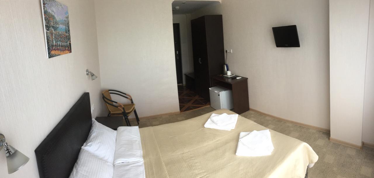 Iceberg Hotel Пицунда Екстериор снимка